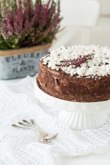 tort z kajmakiem i prażonym słonecznikiem