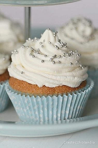 babeczki migdałowe z budyniem